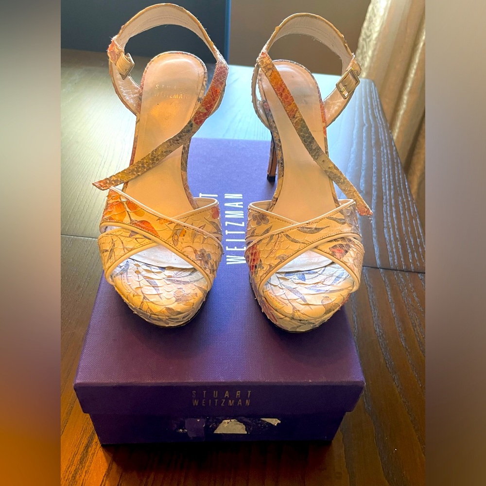 Stuart Weitzman Alligator platform front.  - Leather Sole - Made in Spain